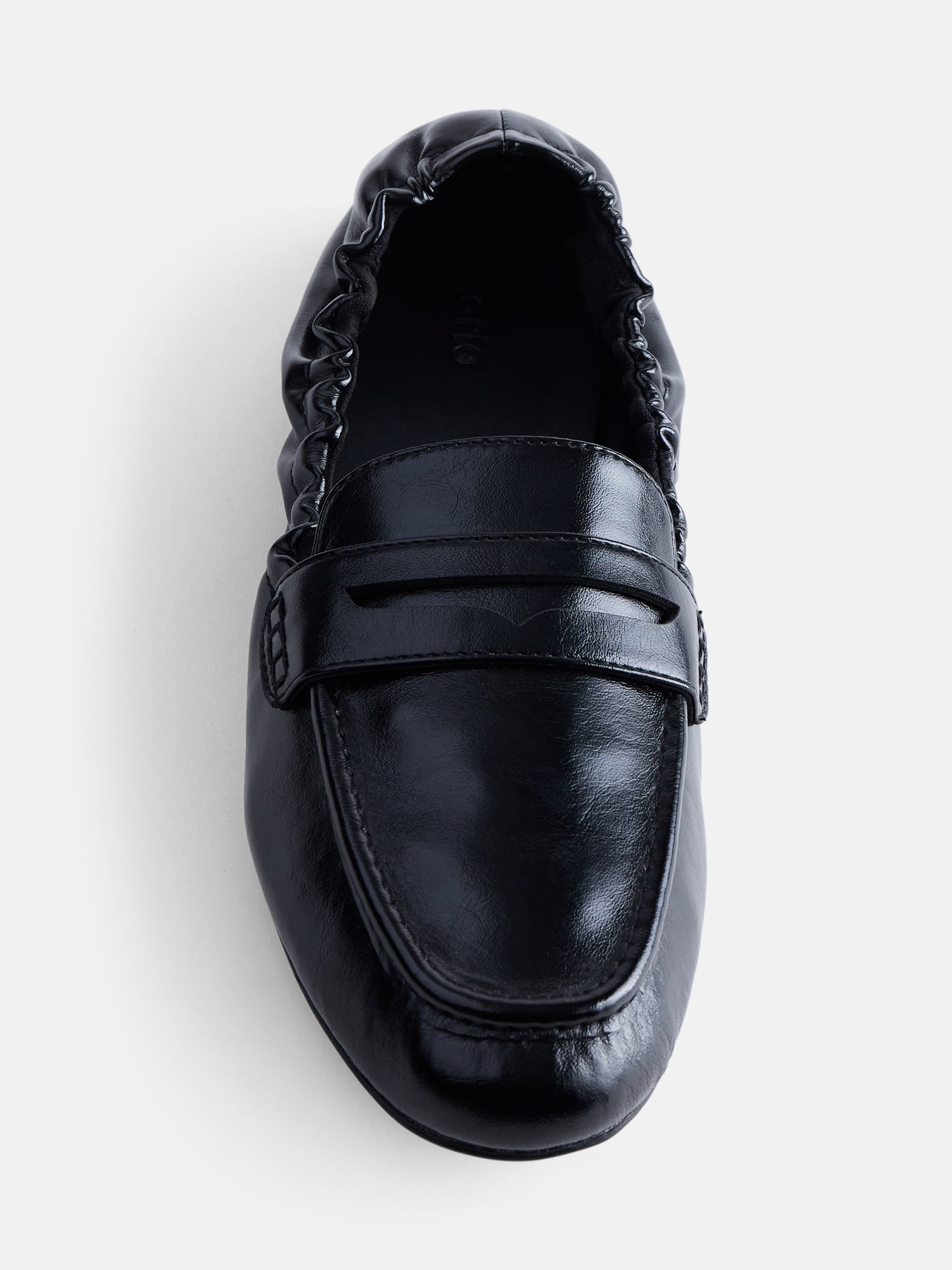 Scenario Women's Faux Leather Scrunch Loafers