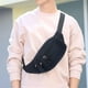 thumbnail image 1 of Riñonera para mujer y hombre | Riñonera cruzada con 3 bolsillos con cremallera | Correa ajustable | Riñonera ligera y resistente al agua | Viajes, senderismo, running, ciclismo, uso diario, 1 of 6