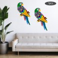 thumbnail image 1 of Arte de pared tropical de loro de metal, decoración de pared de pájaro, decoraciones al aire libre para cerca de patio, jardín, hogar, cocina, balcón, Verde Macarena Estatua de loro, 1 of 8