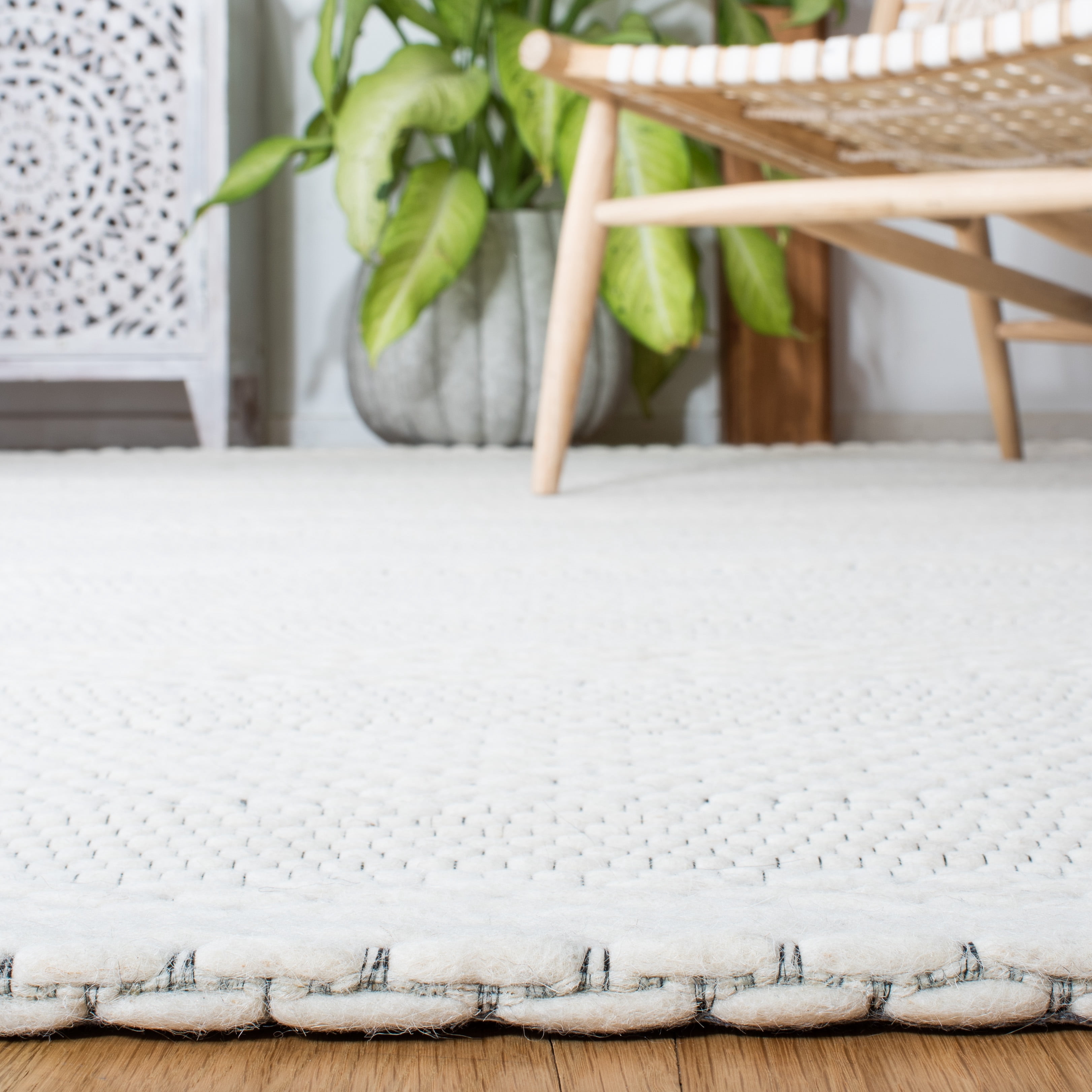 SAFAVIEH Marbella Cassarah Striped Area Rug, Ivory, 5' x 8'