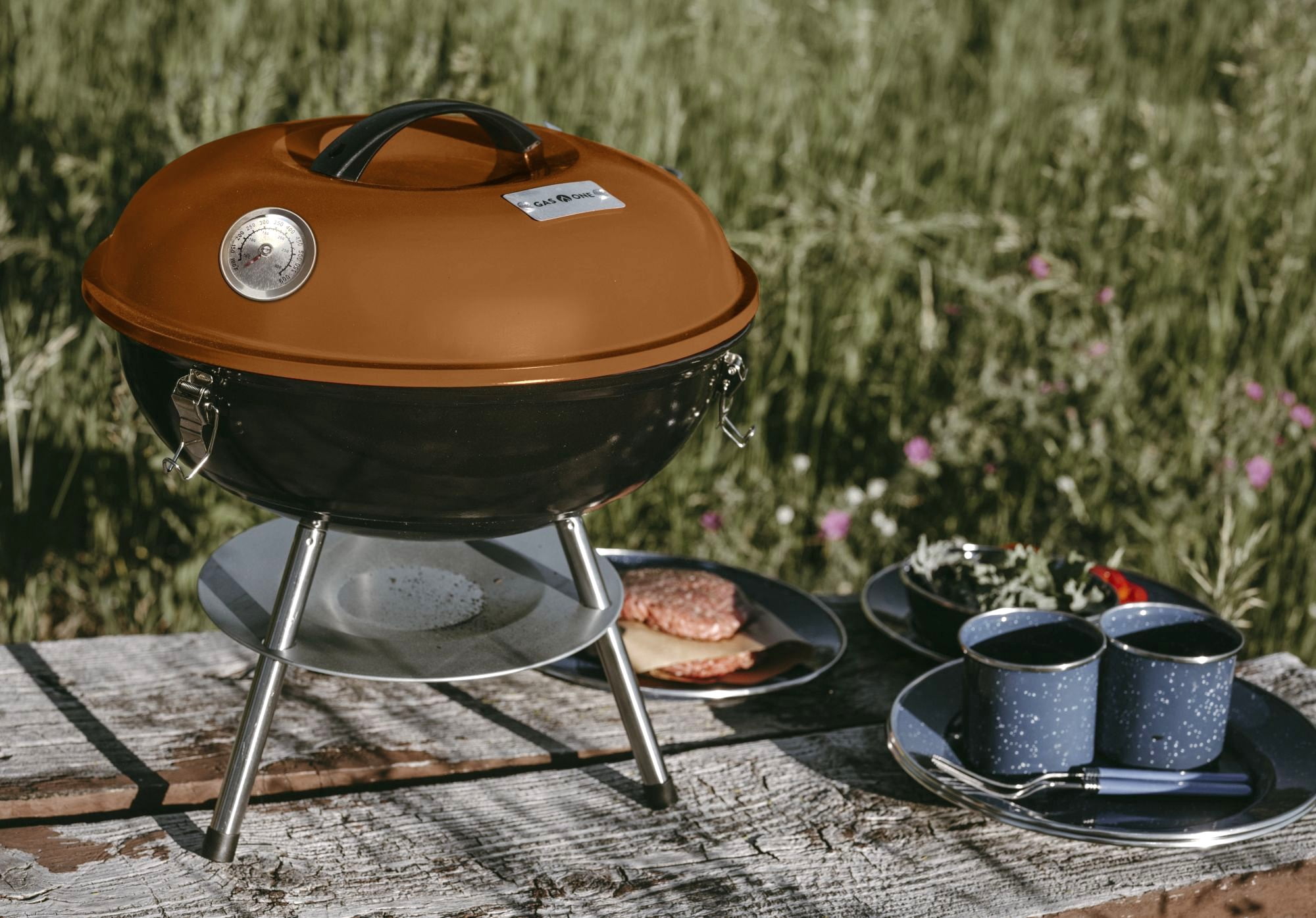 GasOne CG-14T – 14-inch Portable Barbecue Grill with 3-Point Locking Lid for Heat Preservation – Dual Venting System – Small Charcoal Grill for Backyard, Camping, Boat