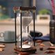 thumbnail image 4 of Reloj de arena grande de 60 minutos, reloj de arena, reloj de arena de cristal arcoíris, azul, 4 of 5