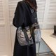 thumbnail image 5 of Bolsos cruzados casuales acolchados para mujer bolso de hombro acolchado de algodón (gris oscuro) Likrtyny Para estrenar, 5 of 9