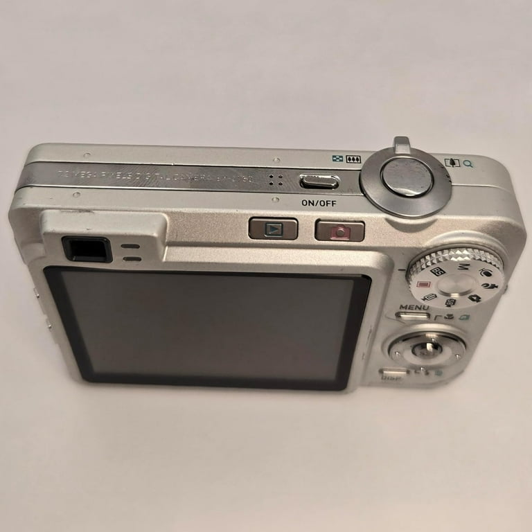 Restored Exilim Ex-Z750 7.2 MP Compact Digital Camera Bundle