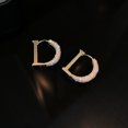 thumbnail image 4 of Pendientes de circonita con letras de alta calidad, diseño de nicho con sentido del sentido, aro antipérdida, hebilla para la oreja, pendientes de moda, 4 of 6