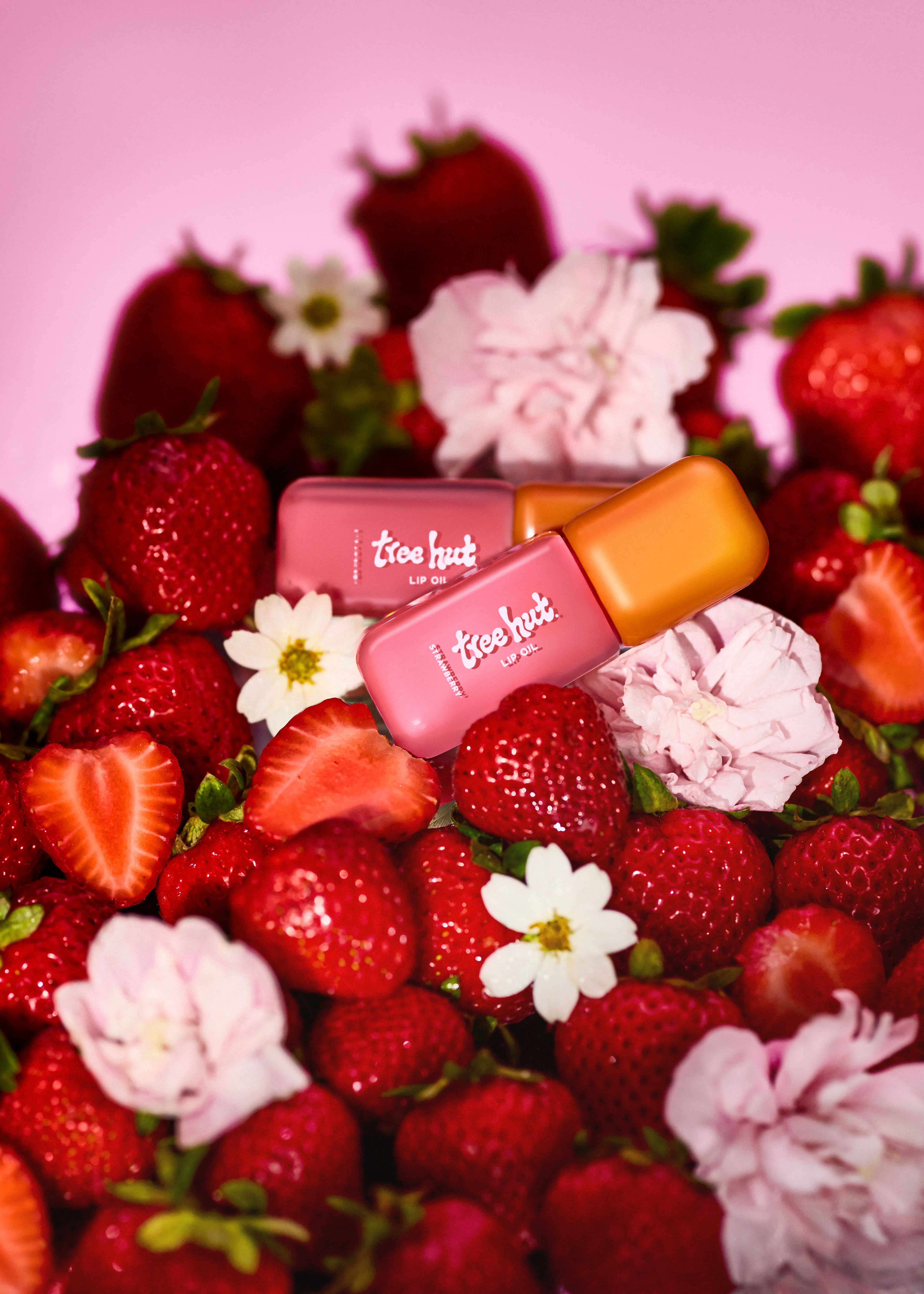 Tree Hut Strawberry Hydrating Lip Oil, Sheer Tint with High Shine, 0.16 fl oz