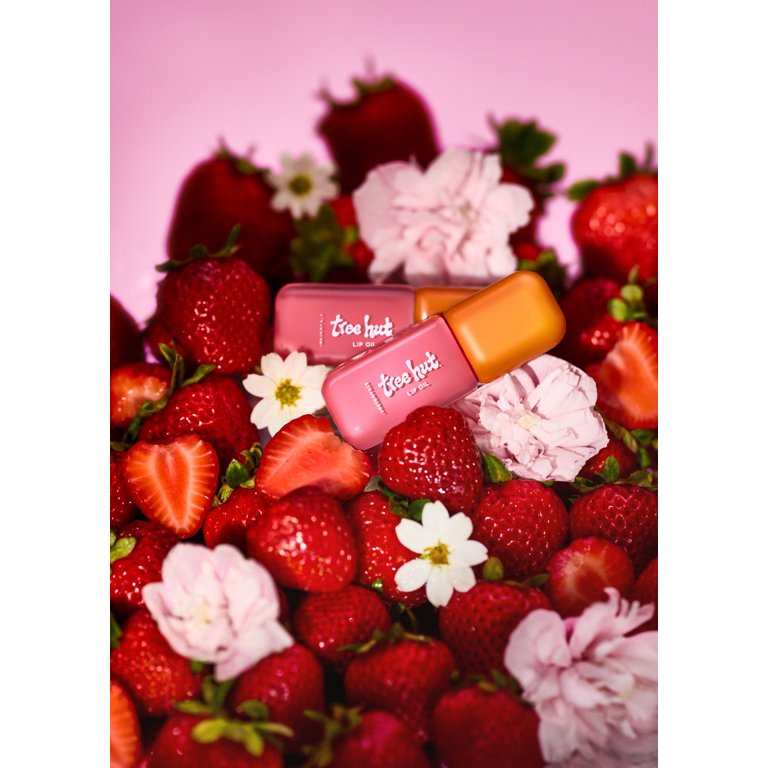 Tree Hut Strawberry Hydrating Lip Oil with High Shine photo 3