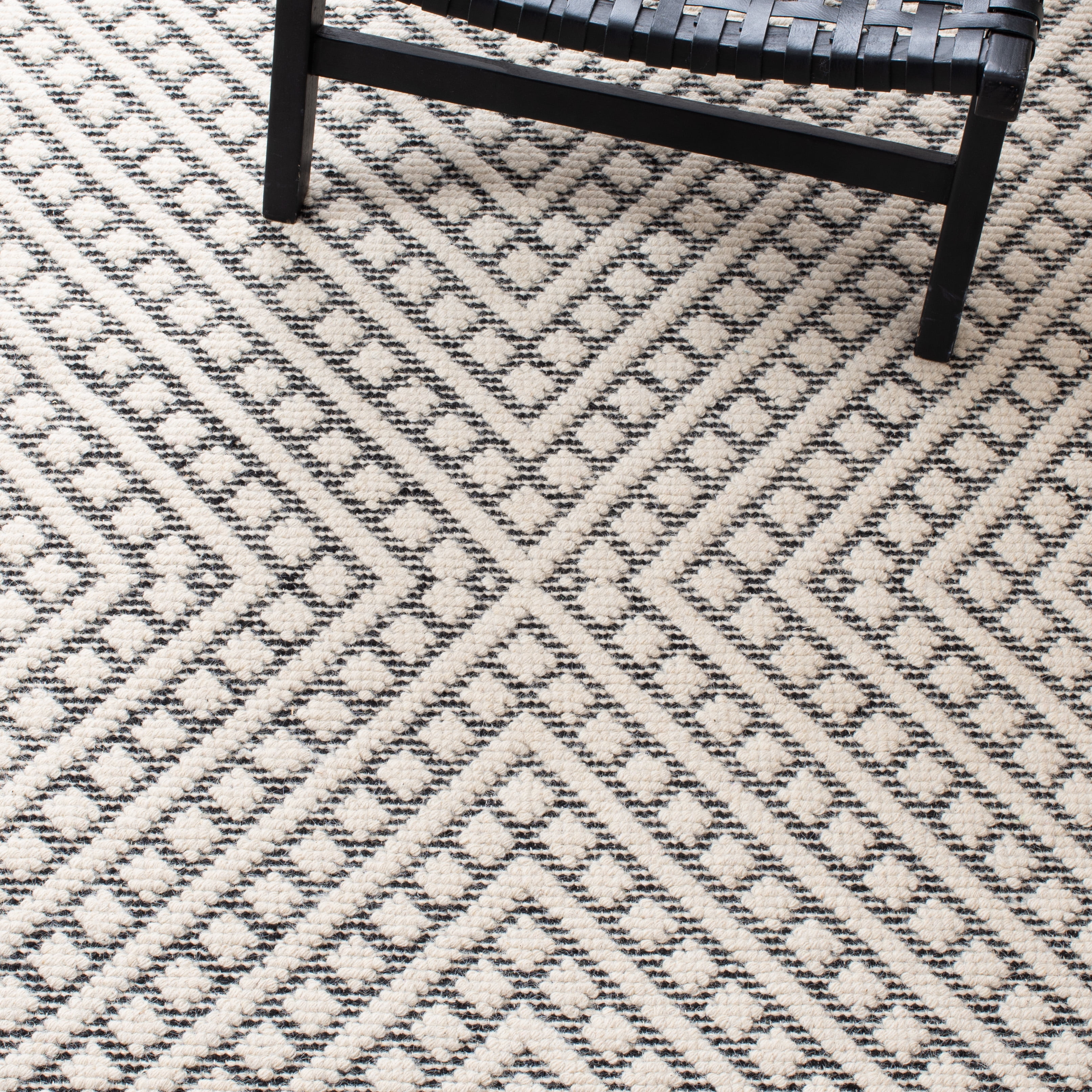 SAFAVIEH Natura Calanthia Geometric Runner Rug, Ivory/Black, 2'3" x 14'