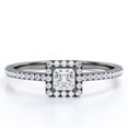 thumbnail image 1 of JeenMata Anillo de Compromiso con Diseño de Halo de 0,3 TCW con Detalles Pavé de Diamantes de Talla Princesa en Oro Negro de 18 K sobre Plata, 1 of 6