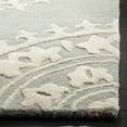 thumbnail image 3 of SAFAVIEH Soho Rozanne Medallion Area Rug, Light Grey/Ivory, 7'6" x 9'6", 3 of 8