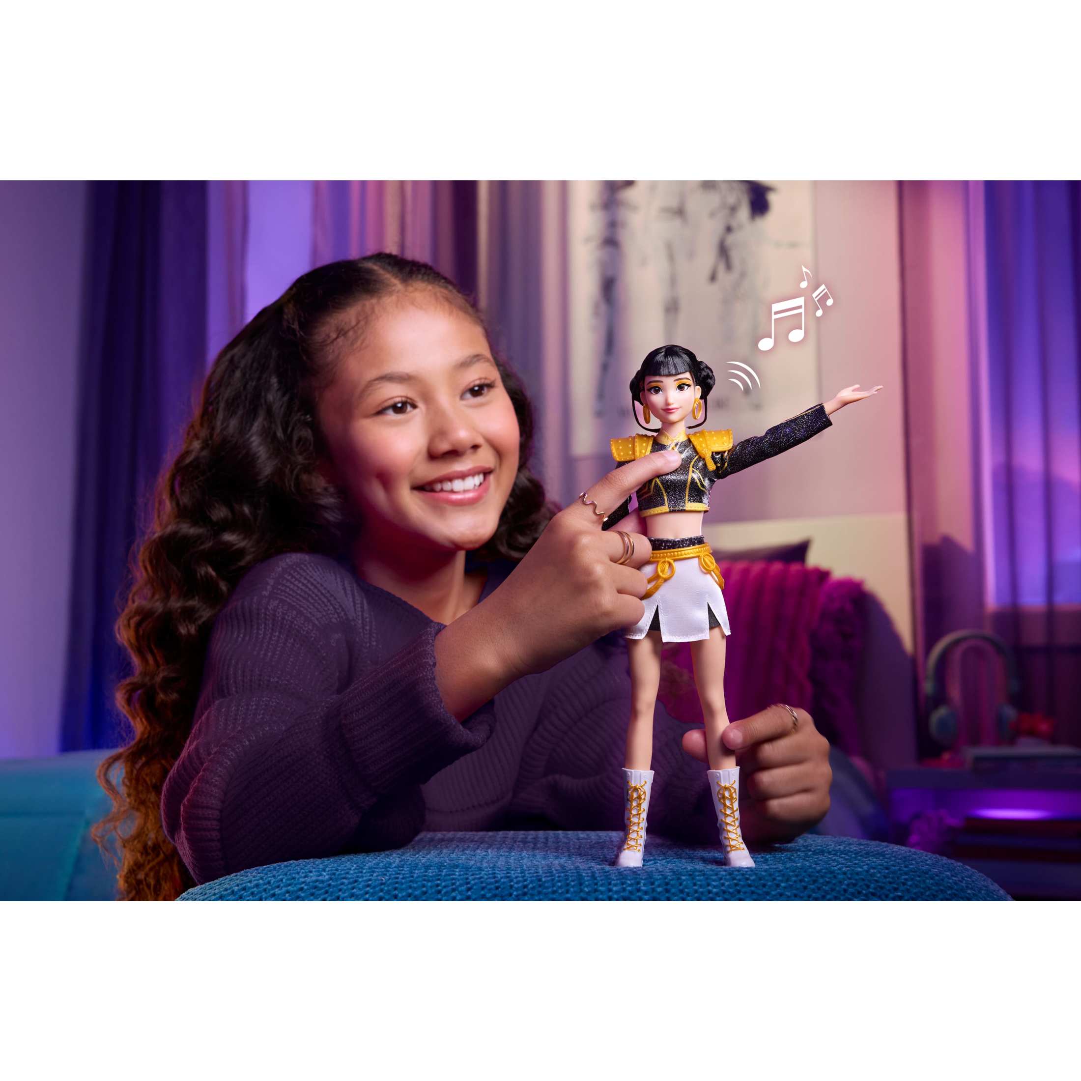 KPop Demon Hunters Zoey Golden Singing Fashion Doll photo 2