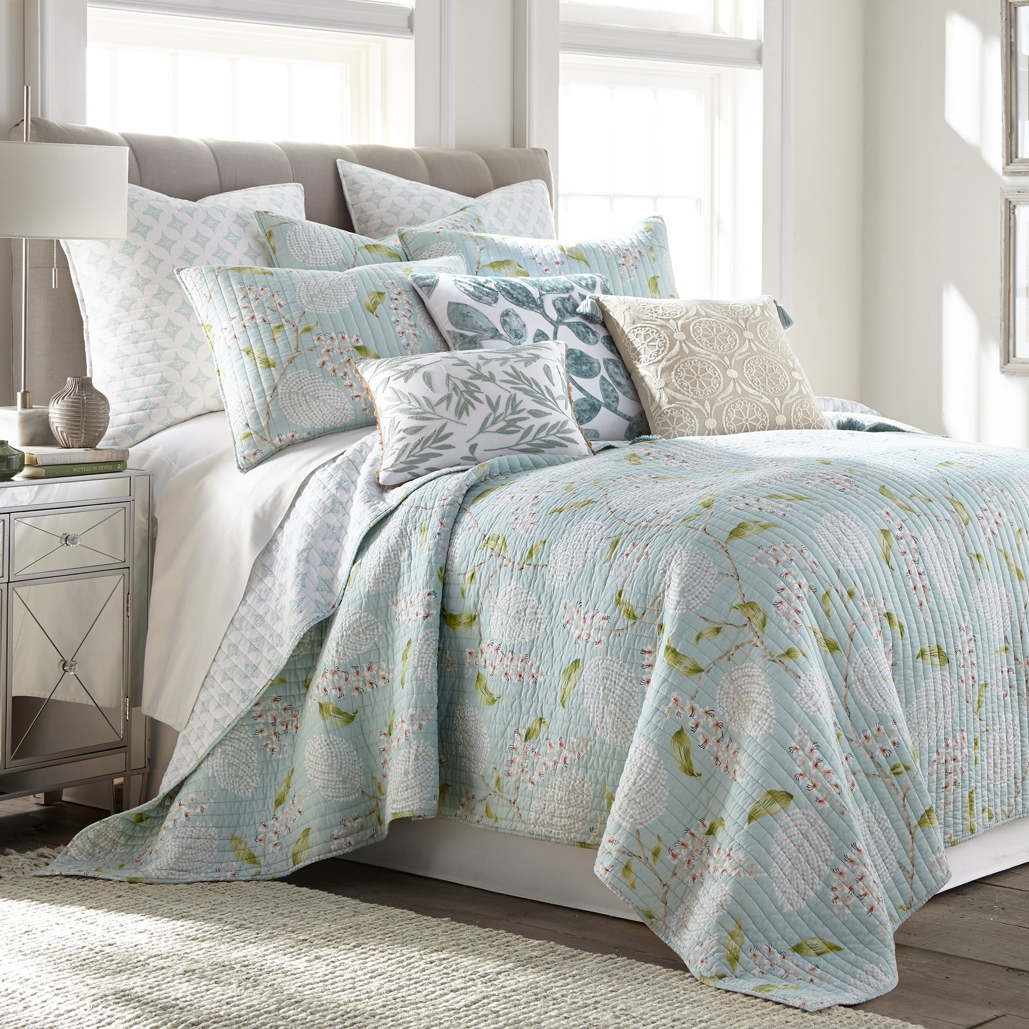 Levtex Home Brookwood Quilt Set Full/Queen Quilt (88x92in.)+ Two
