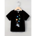 thumbnail image 1 of Camiseta negra Space Explorer para niño - Mezcla de algodón suave, cuello redondo, manga corta con estampado colorido de astronautas y planetas - Lavable a máquina, ideal para el verano, ropa de jue, 1 of 6