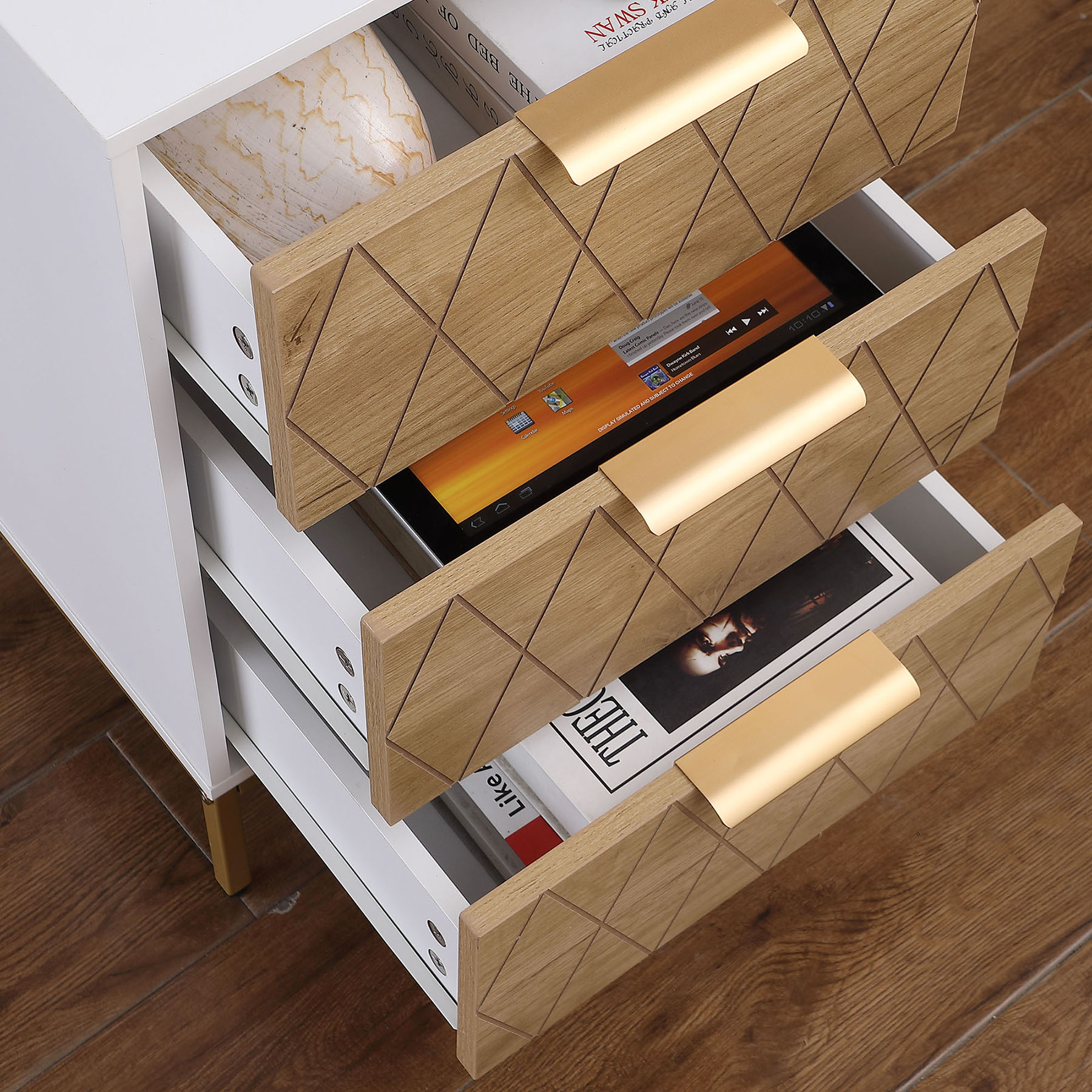 Chic Bedside Table with 3 Drawers, Perfect Modern Nightstand for Bedroom Spaces，Natural+White