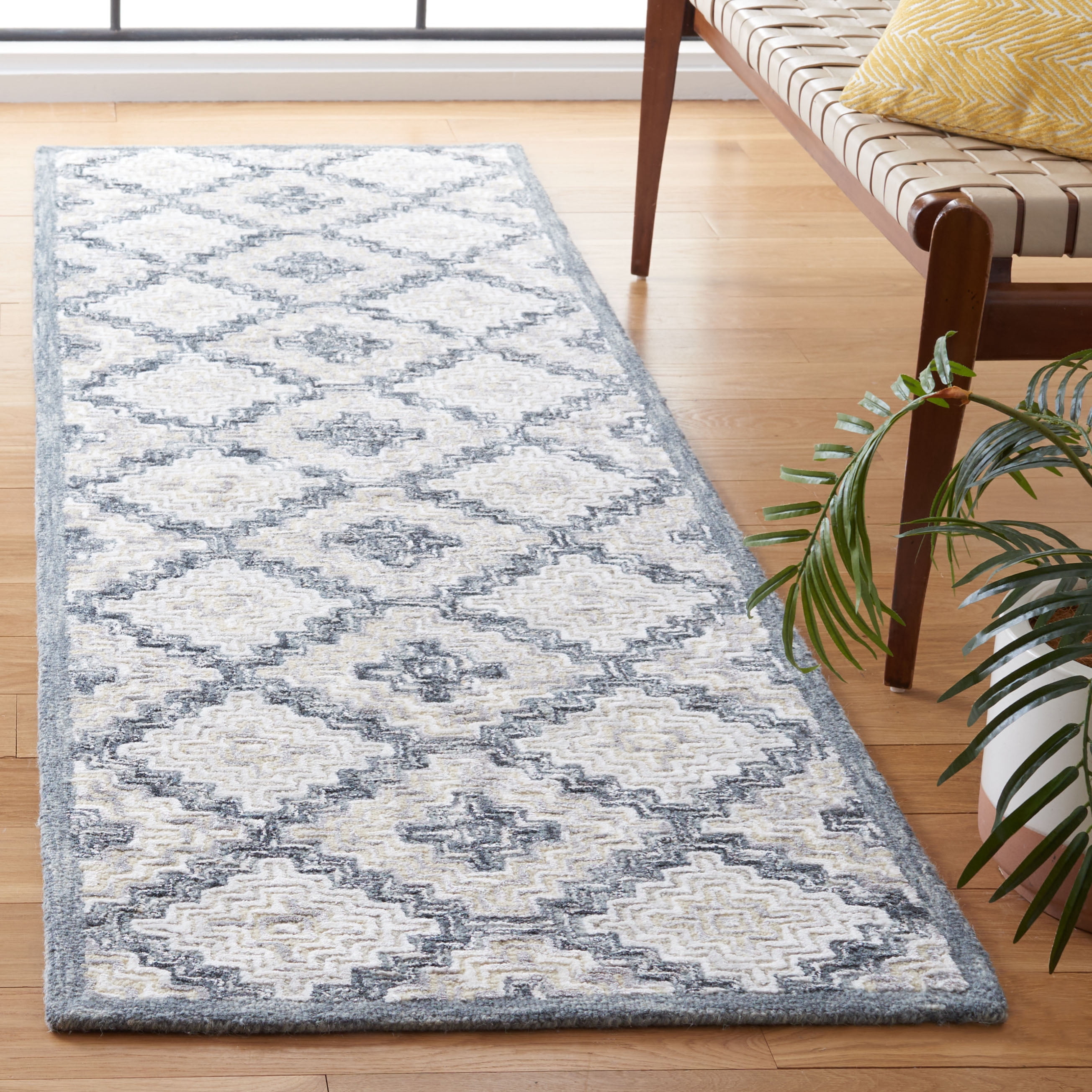 SAFAVIEH Soho Donette Geometric Runner Rug, Grey/Ivory, 2'3" x 8'
