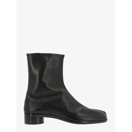 

MAN Camel leather boots. The irregular surface and some colour stripes are to be considered as proof of genuine and precious nature of the leather.