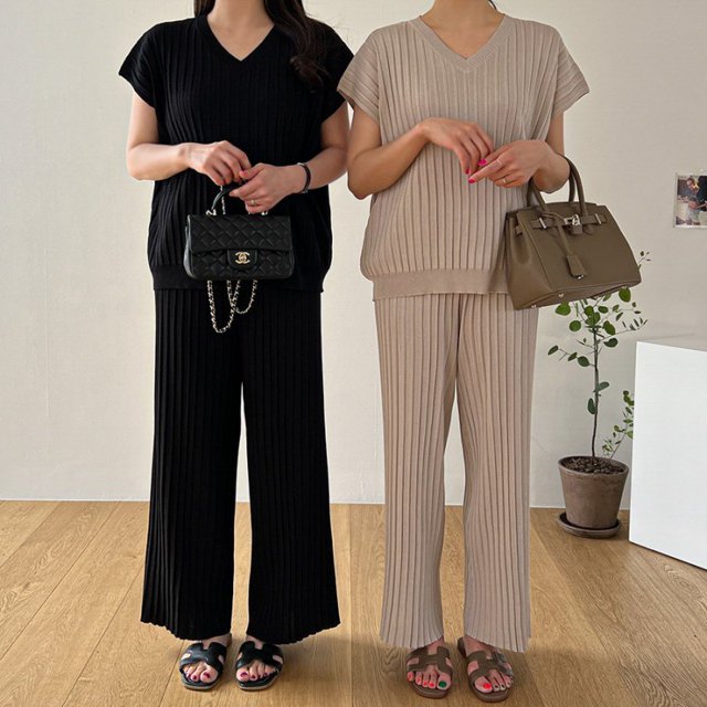 Jersey ajustado de estilo coreano de verano con cuello alto de color sólido + pantalones anchos recortados versátiles traje de punto plisado de dos piezas para mujer