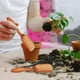 thumbnail image 5 of Pala de mano de plástico para jardín, con capacidad para 1 cucharadita, ideal para mezclar tierra para bonsáis y plantar en macetas. Ligera y precisa, ideal para jardines de hierbas de, 5 of 6