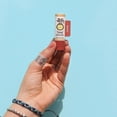 thumbnail image 4 of Bálsamo labial Sun Bum Tinted Bon Fire SPF 15 4,4 ml para piel sensible, 4 of 6
