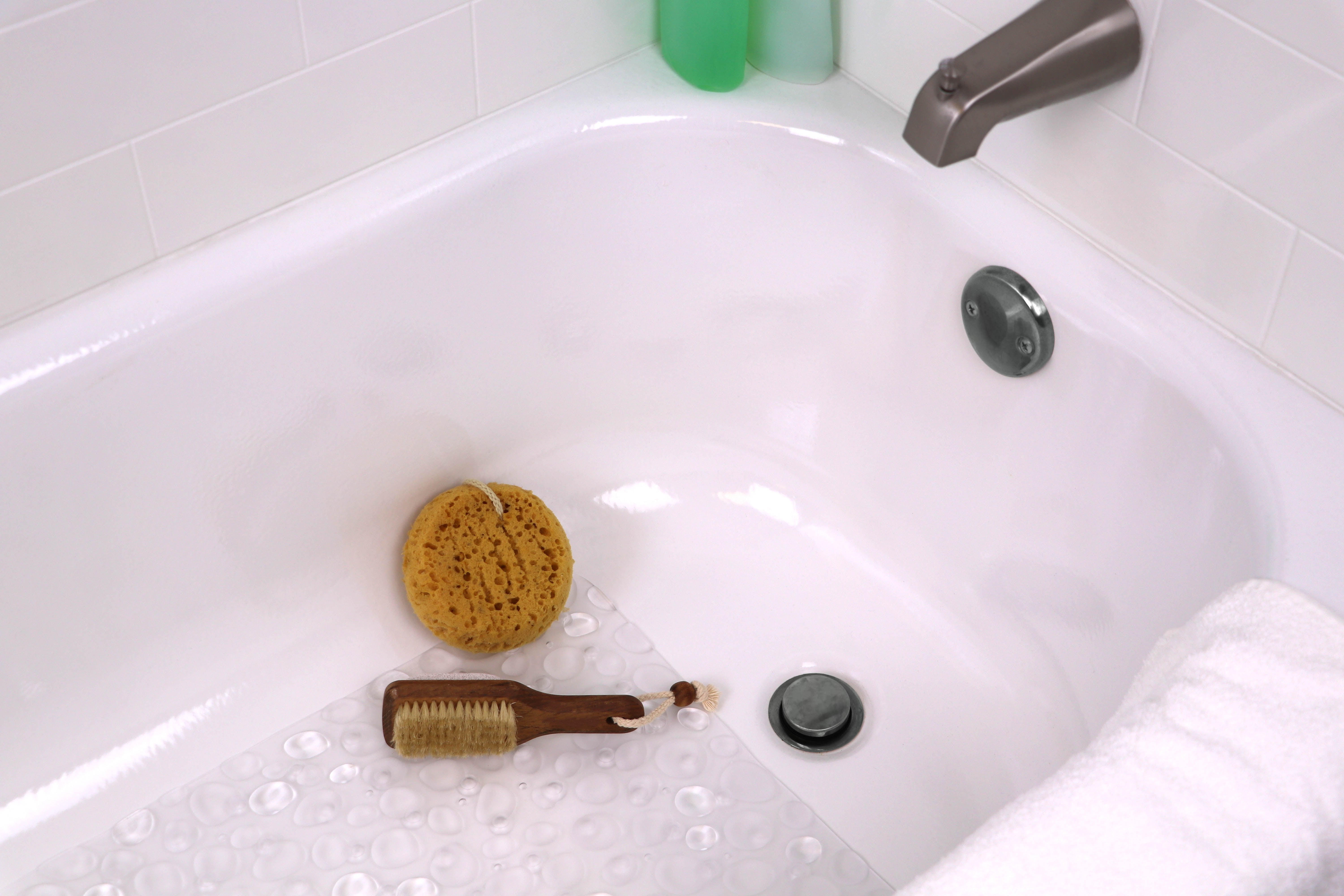 Mainstays Droplets Vinyl Bathtub Mat, Clear, 17" x 36"
