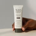 thumbnail image 2 of TiZO Photoceutical AM Replenish SPF 40. Crema Hidratante de día, protector y bloqueador solar con sunscreen SPF40 29 ml, 2 of 6