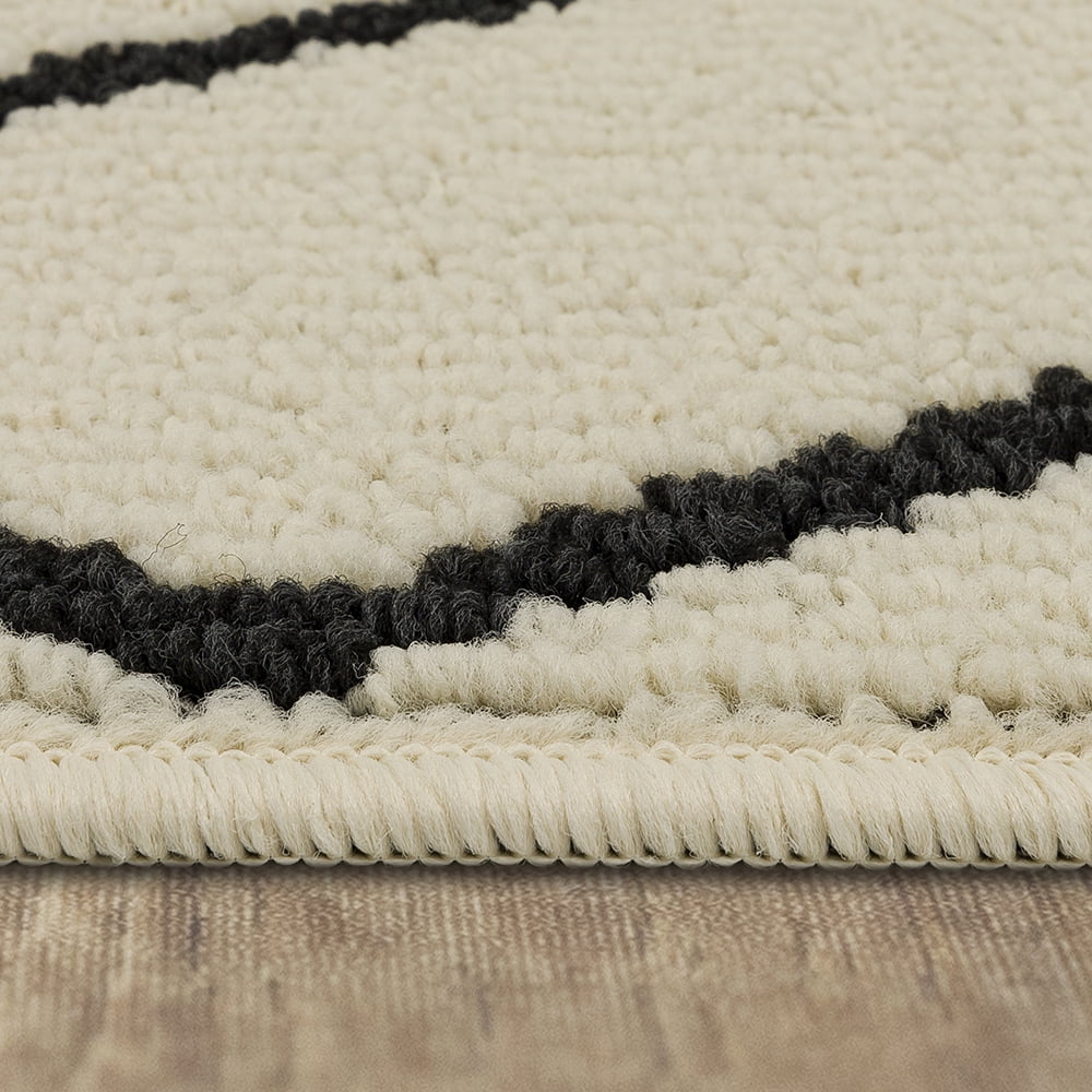 Mainstays Diamond Polyester Indoor Scatter Rug, Black and White, 30” x 45”