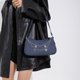 thumbnail image 4 of Bolso de hombro tipo hobo con cadena vaquera Y2K para mujer, bolso cruzado para axilas (azul), 4 of 8