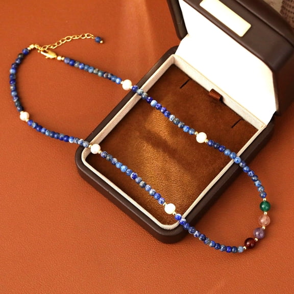 Leander's vintage natural lapis lazuli necklace and dopamine crystal clavicle necklace are versatile, simple and stylish, perfect for everyday wear, ceremonial occasions, or special occasions.