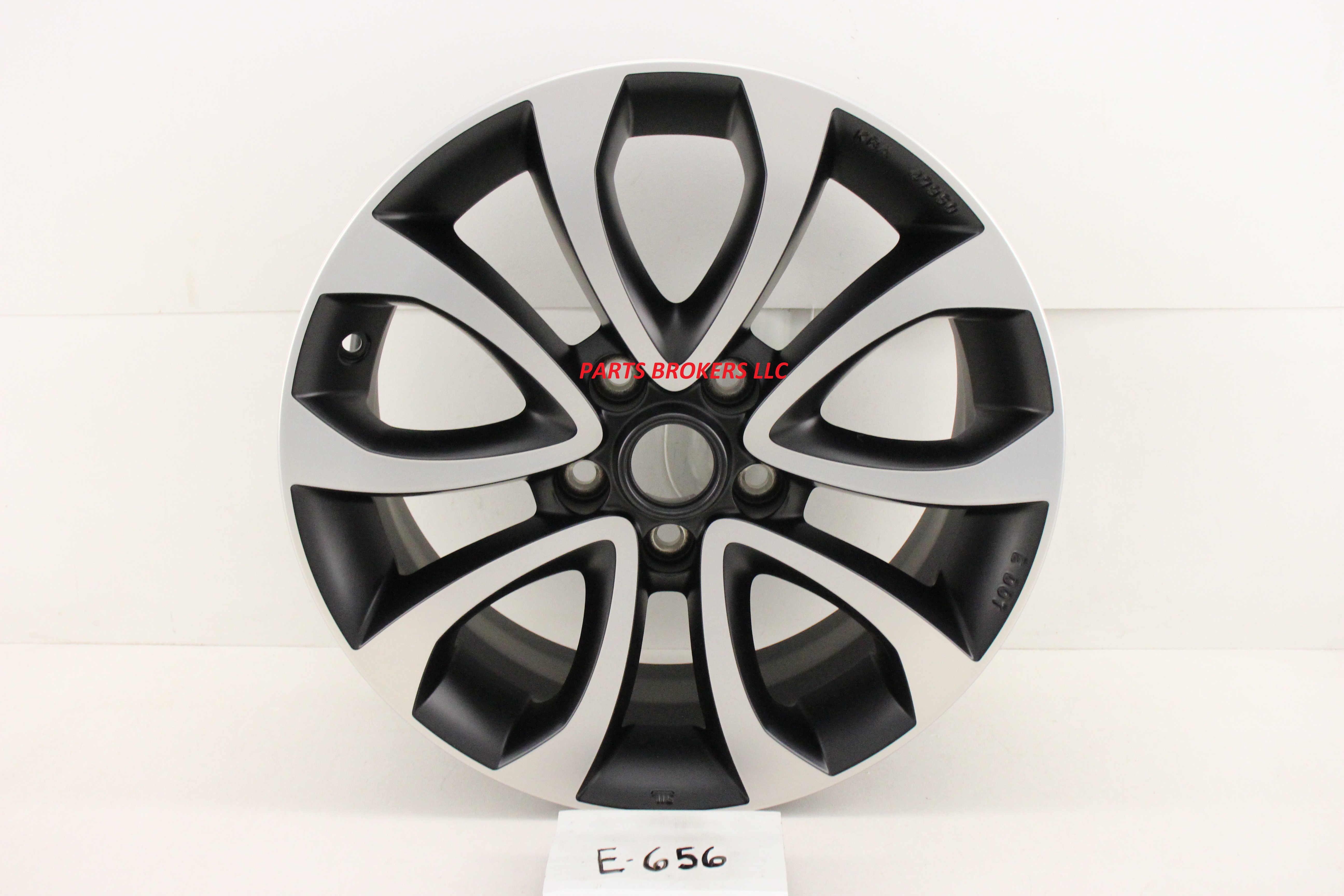 New OEM Nissan Juke 17" alloy wheel, machined polished finish with