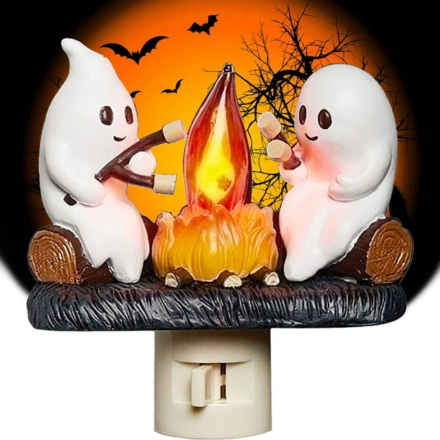 Luz de noche parpadeante con forma de fogata fantasma - 2 fantasmas asando malvaviscos en la fogata, luces de noche LED de 5 pulgadas para fogata, decoración divertida de Halloween, luz de noche de ma