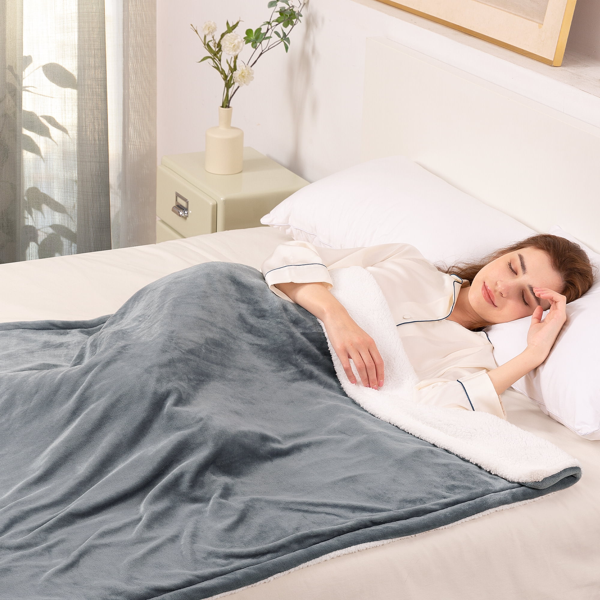 Maxkare Electric Throw Blanket 50" x 60" with 6 Heating Levels & 5 Timer Settings ETL Certification, Flannel & Sherpa, Gray & White