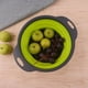 thumbnail image 1 of Juego de coladores plegables verdes, colador de cocina redondo de silicona, diámetros de 30, 24 y 2,5 cm, perfecto para escurrir pastas, verduras y frutas., 1 of 5