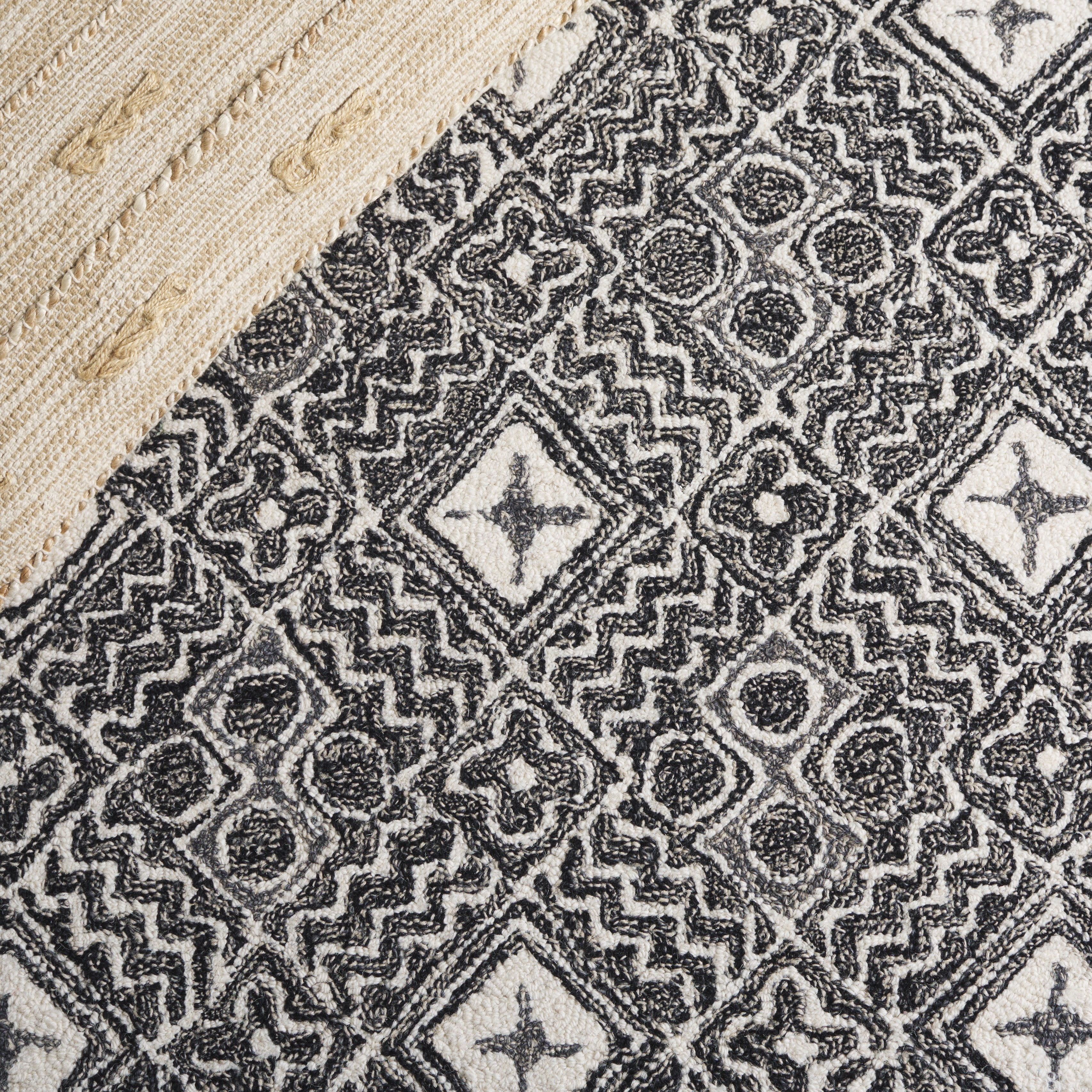 SAFAVIEH Micro-Loop Aditya Geometric Runner Rug, Black/Ivory, 2'3" x 7'
