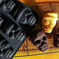 thumbnail image 2 of Molde para pastel de Halloween, molde grande de silicona con forma de calavera, sin BPA, se puede usar para hacer pasteles, cubitos de hielo, mousse y decoración de Halloween, 2 of 5