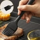 thumbnail image 2 of Rejilla para freidora de aire, los accesorios para freidoras de aire incluyen 1 rejilla para parrilla de vapor, 1 rejilla para brochetas, 1 pinzas para alimentos, 1 cepillo para aceite, 2 of 5