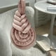 thumbnail image 5 of Cojín Decorativo Tejido con Forma de Arpa para Sofá | Poliéster Oro Rosa | 47,8 X 25,9 X 11,9 Cm | Ideal para Dormitorio y Sala de Estar, 5 of 6