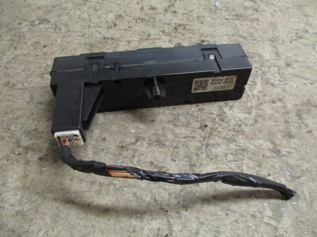 Pre-Owned 09 10 11 Subaru Forester Dash Mount Digital Clock & Temperature Display OEM LKQ - Verify Specific Vehicle Fitment In Description - (Good)