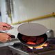 thumbnail image 2 of Silicone Baffle with Handle Splash Proof Baffle Oil And Heat Proof Baffle Drainage Plate Cover Kitchen Cooking Tools, 2 of 4