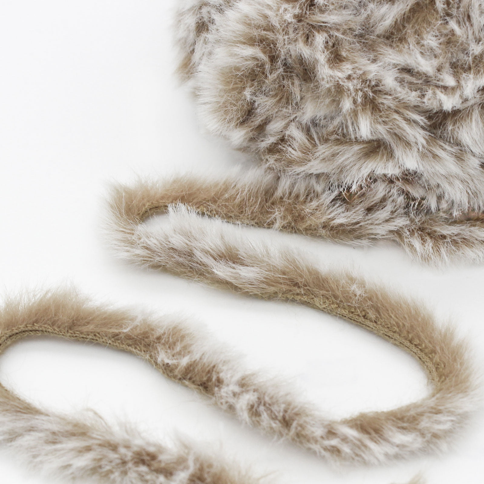 NICEEC 2 Skeins Super Soft Fur Yarn Chunky Fluffy Faux Fur Yarn Eyelash  Yarn for Crochet Knit total Length 232m235yds,50g2 