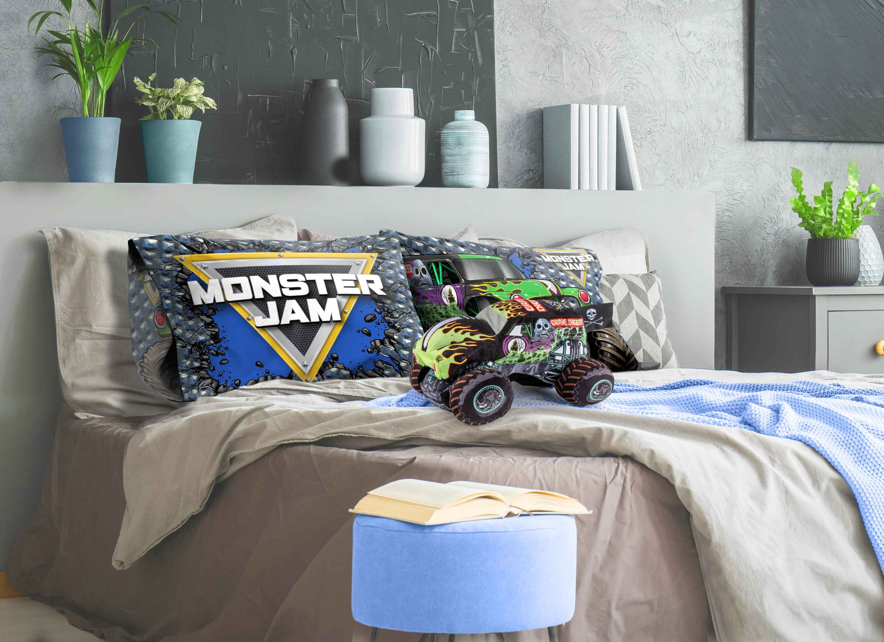 Monster Jam Grave Digger Pillow Buddy, Polyester Velour, Green, Feld Entertainment
