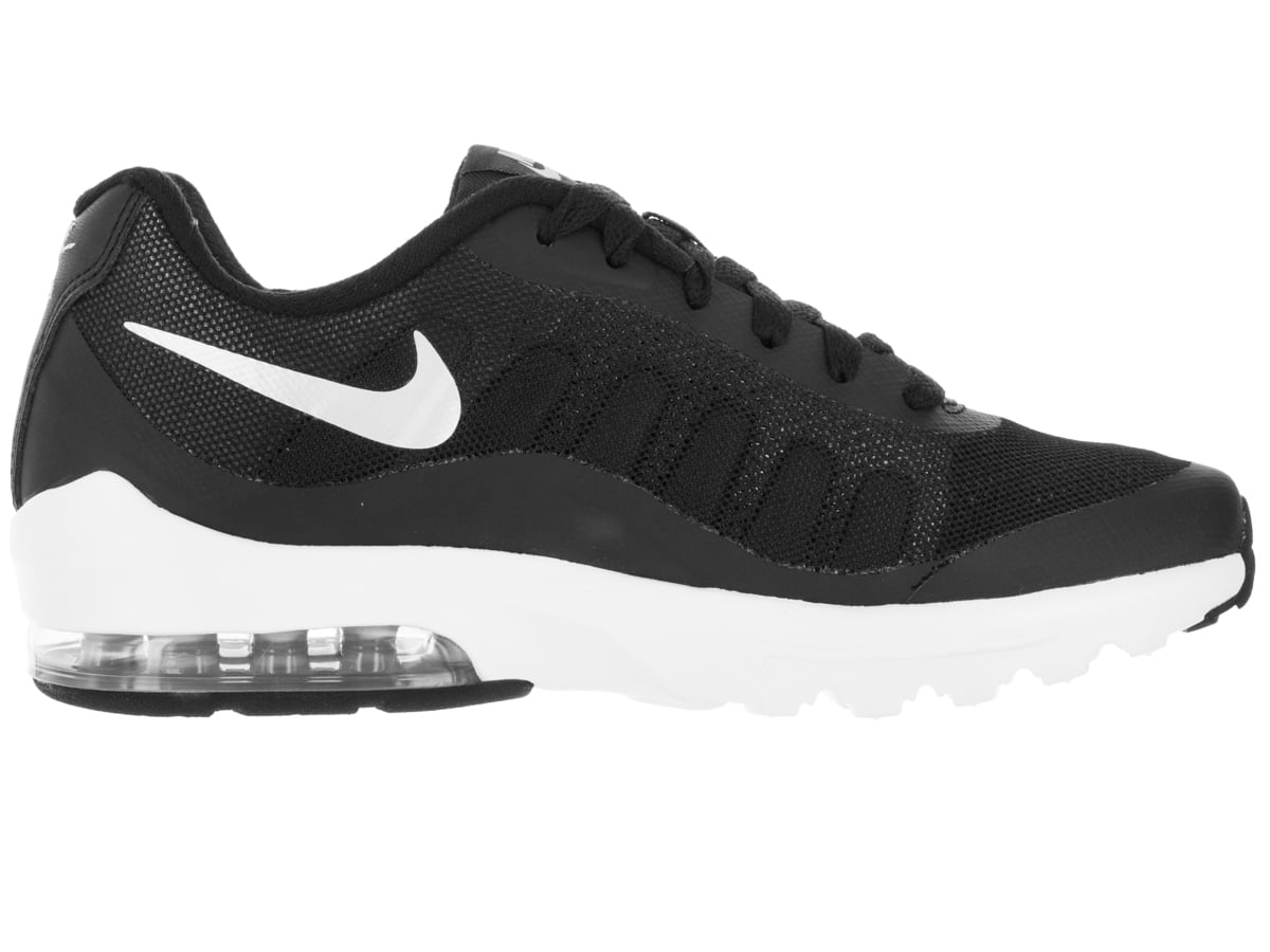 nike invigor black and white