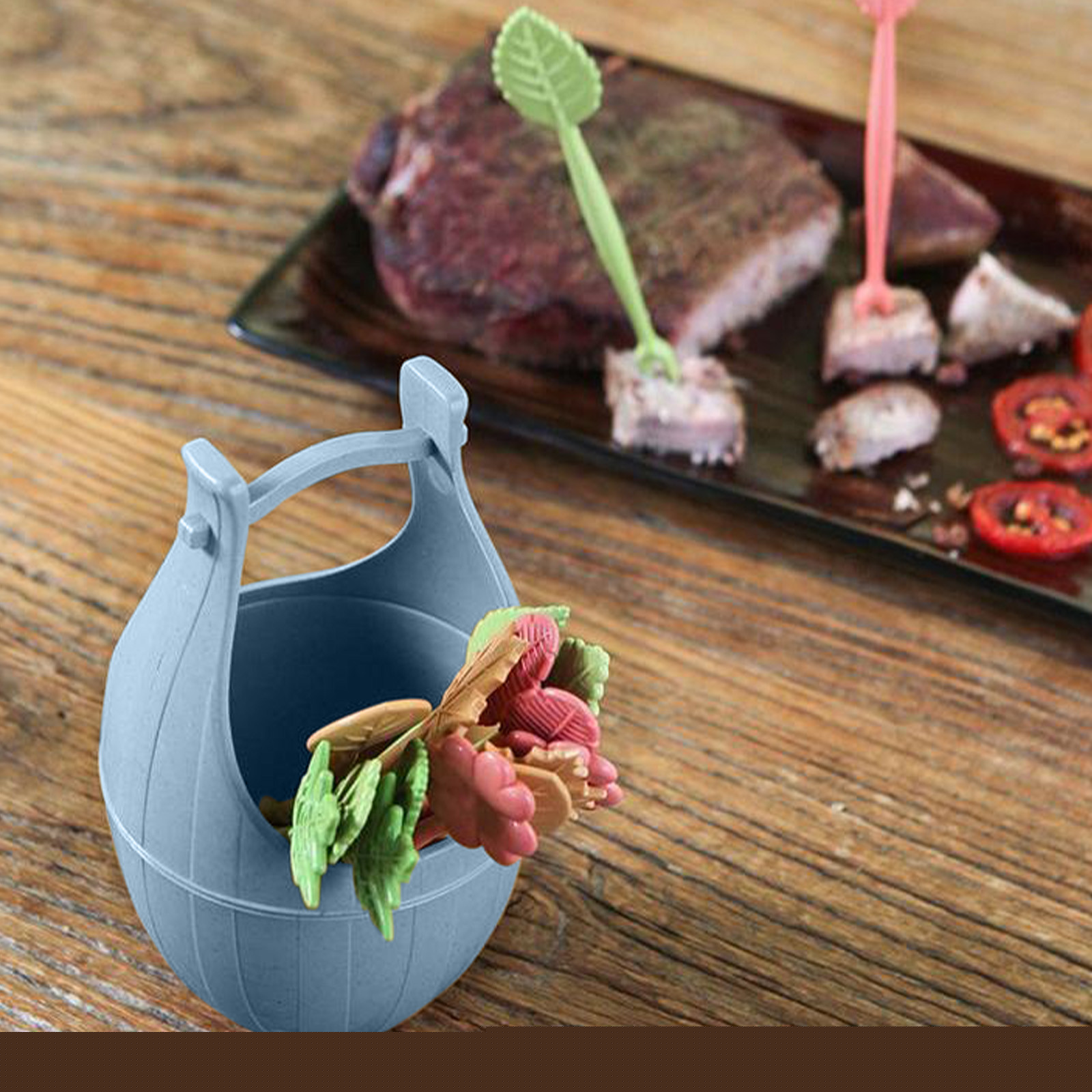 thumbnail image 4 of Juego de Mini Tenedores de Fruta de Madera con Forma de Barril de Madera y Paja de Triticum Aestivum. Incluye Tenedor de Postre, Tenedor de Fruta y Tenedor para Barbacoa., 4 of 5