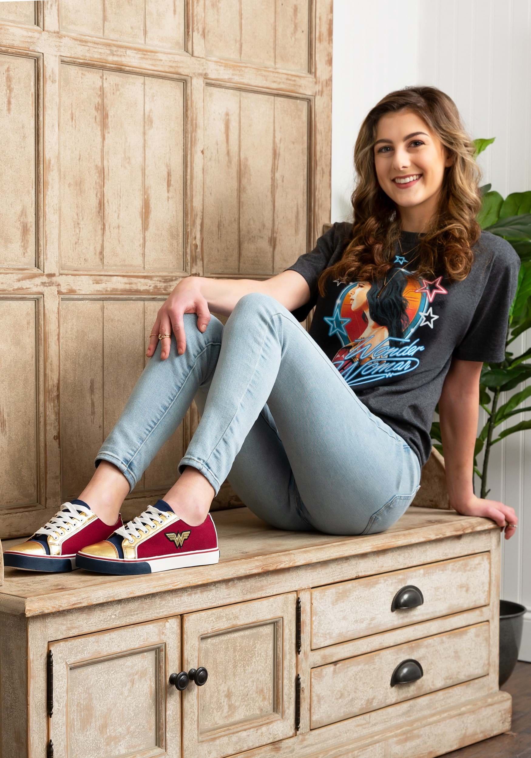 Wonder woman hotsell slippers walmart