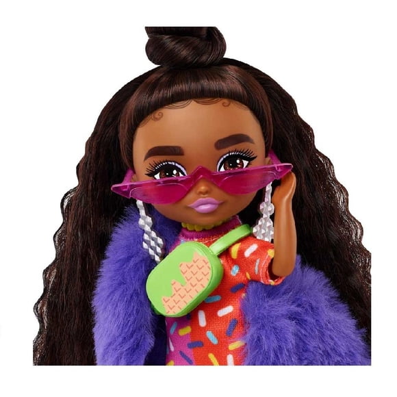 Muñeca Barbie EXTRA Minis Chamarra Morada
