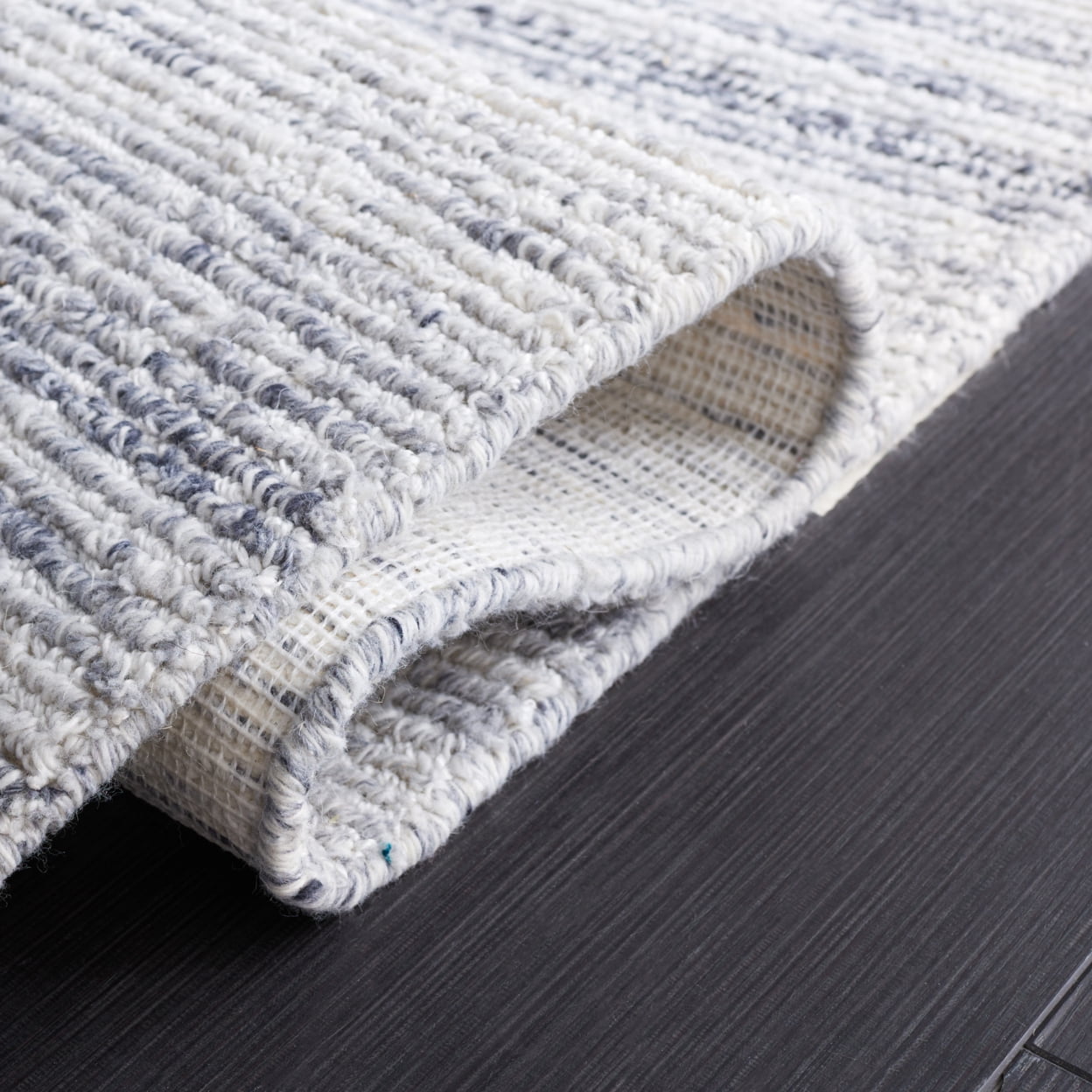 SAFAVIEH Mirage Lecia Striped Polyester Area Rug, Blue/Ivory, 4' x 6'