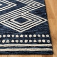 thumbnail image 3 of SAFAVIEH Micro-Loop Glenda Aztec Wool Area Rug, Navy/Ivory, 2'6" x 5', 3 of 10