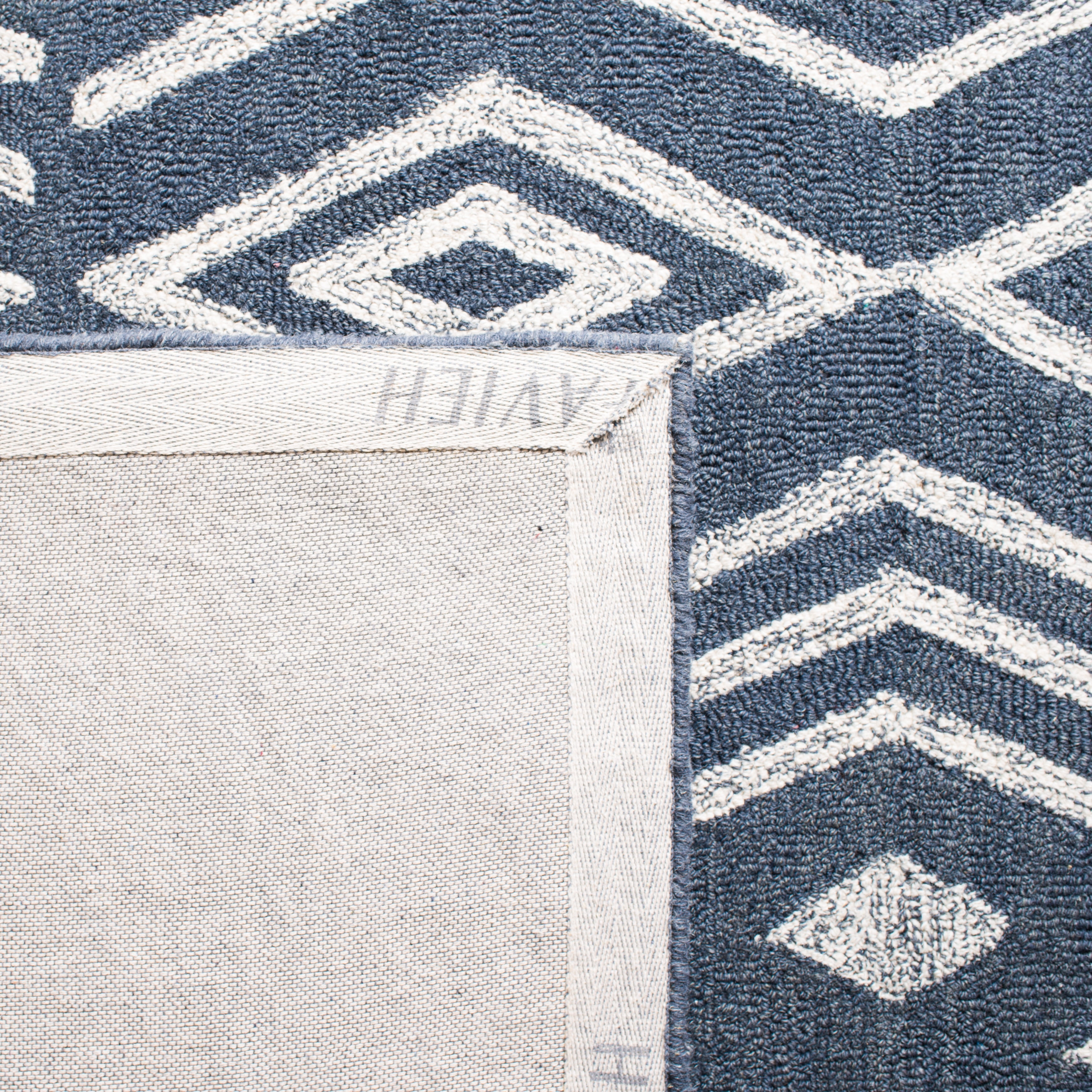 SAFAVIEH Micro-Loop Orlando Geometric Diamonds Area Rug, Navy/Blue, 2'6" x 4'
