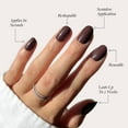 thumbnail image 3 of Presiona las uñas con corteza glamnetica, marrón opaca, corta y redonda, 3 of 6