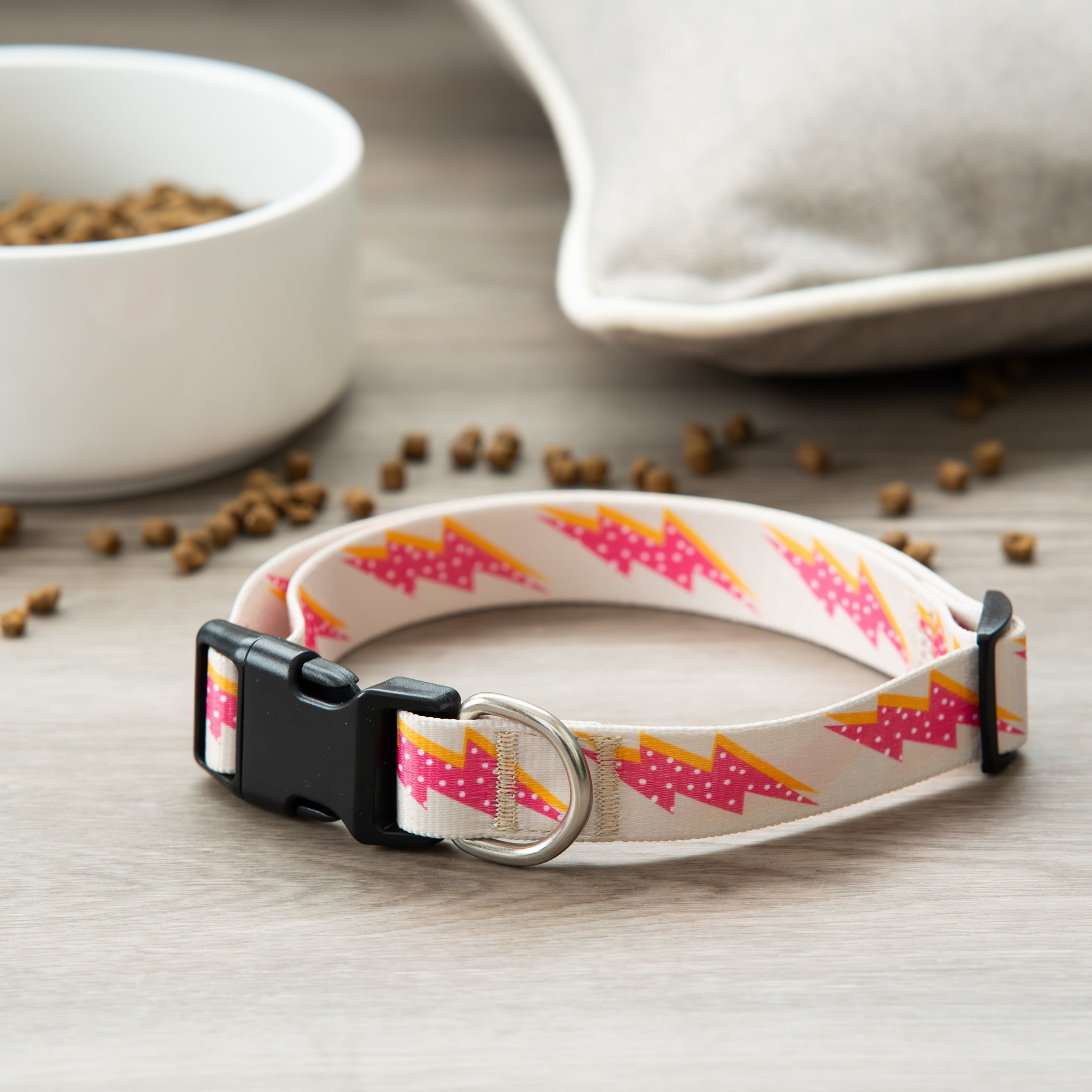 Vibrant Life Dog Collars, Lightning Bolt Fashion Pet Collar, Pink, Medium