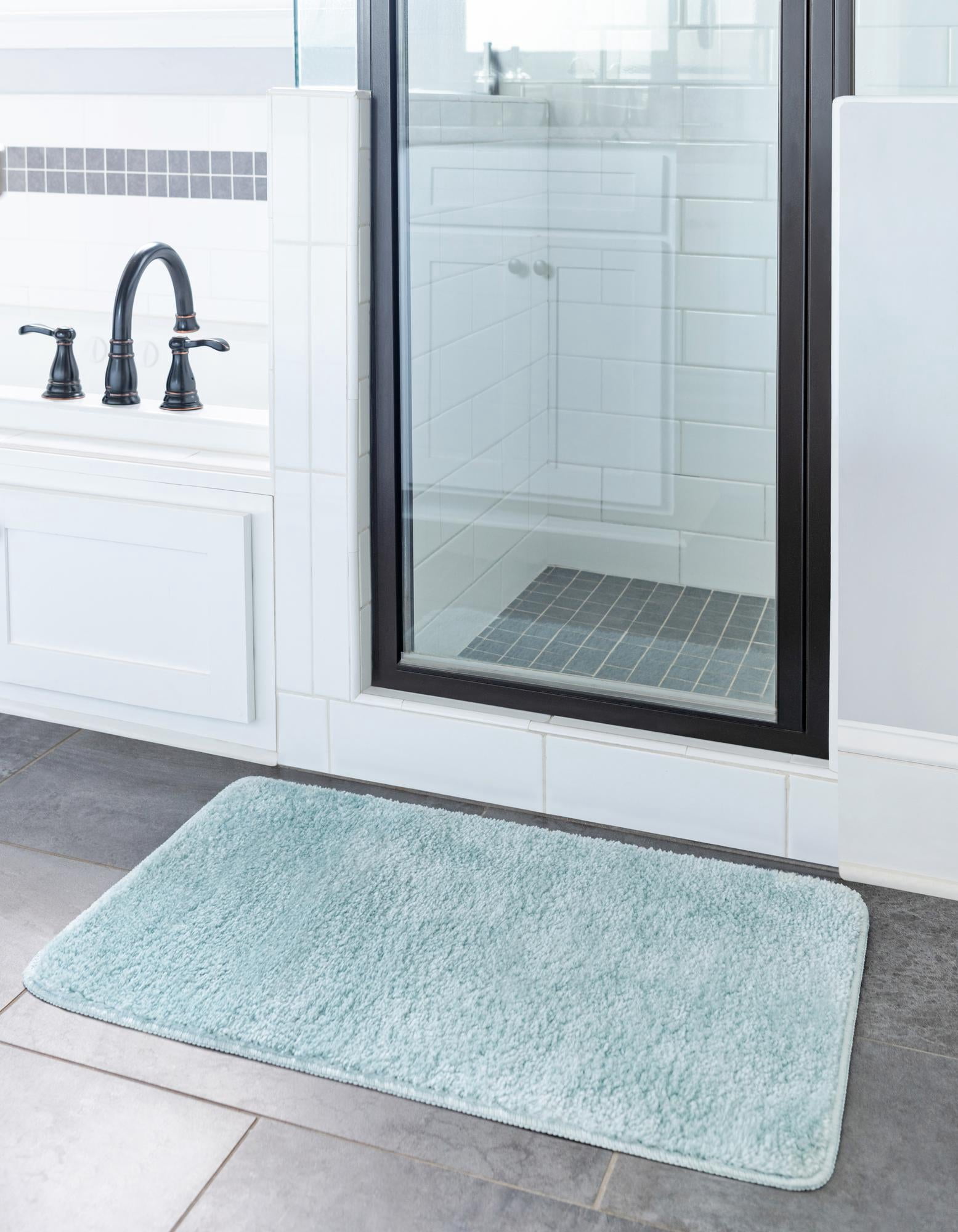 Rugs.com Bano Everyday Bath Mat Collection Rug – 1' 8 x 2' 7 Powder Blue Machine Washable Shag Bath Mat, Extra Soft and Absorbent, Non-Slip, Quick Dry, Perfect for Bathroom
